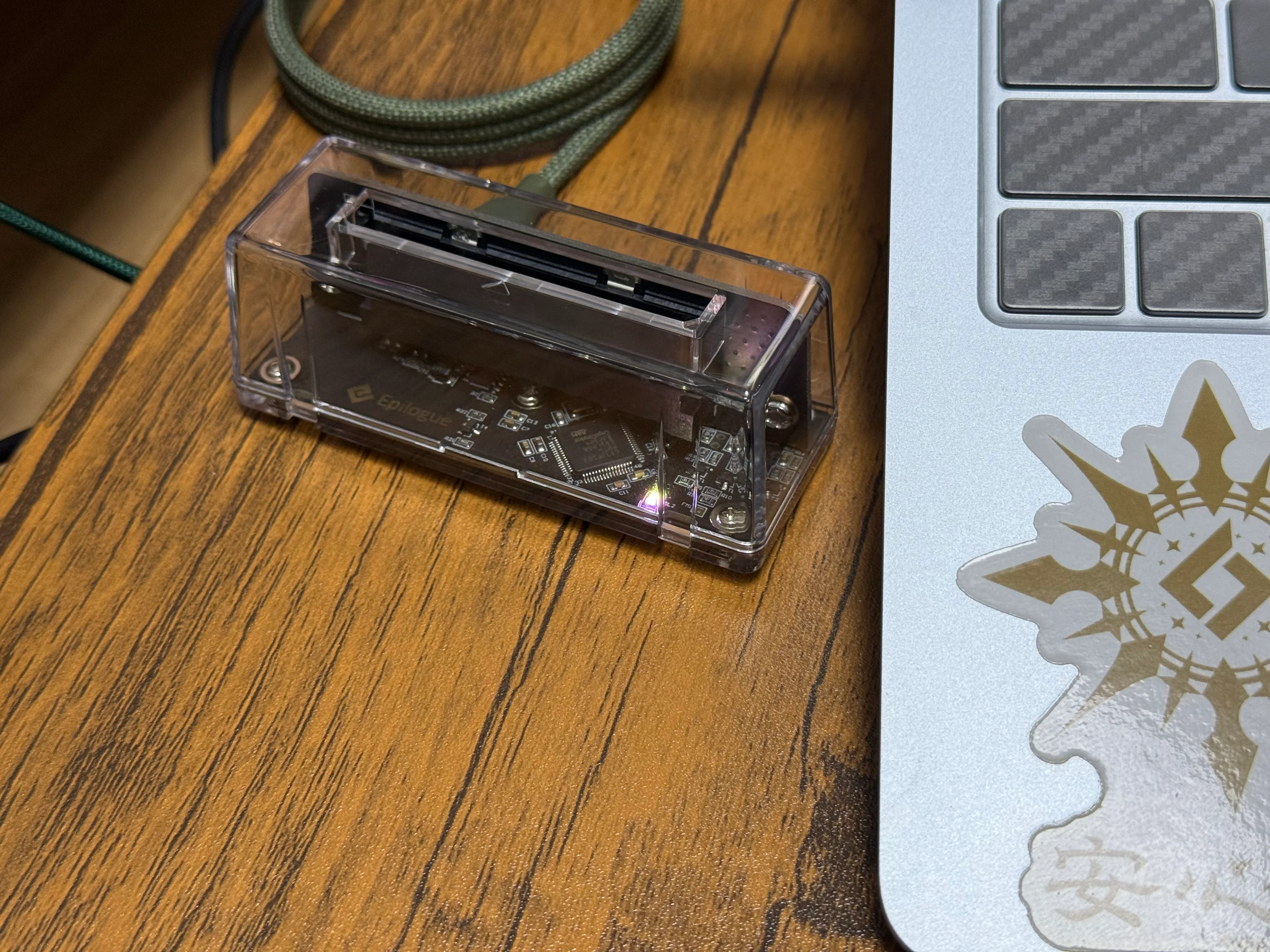 GB OperatorをPCに接続している様子